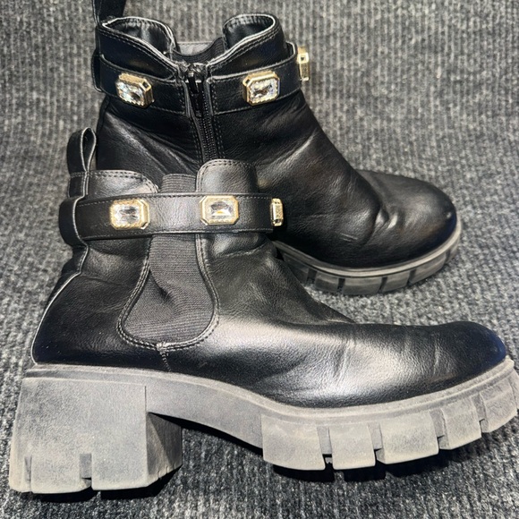 Madden NYC Black Ankle Boots with Gold Accents size 8 - Picture 3 of 6